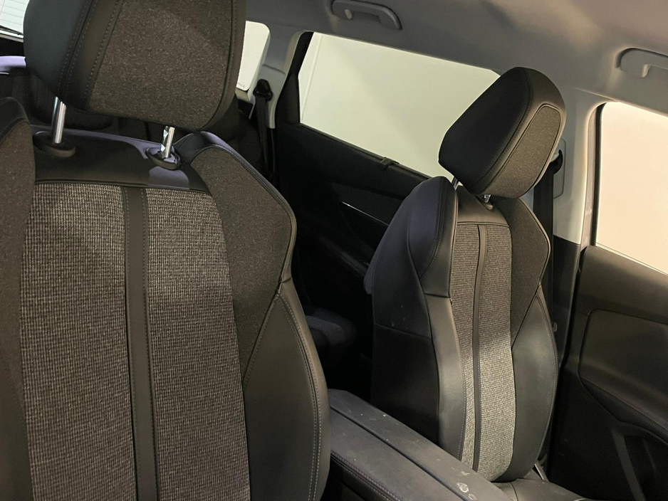 2020 Peugeot 5008 - image 5