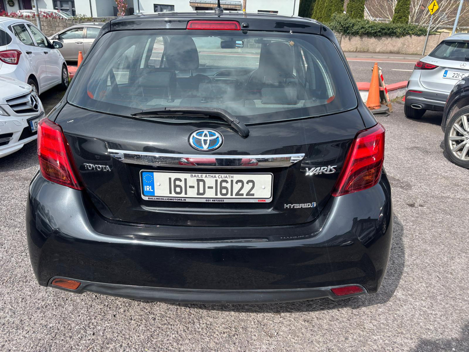 2016 Toyota Yaris - image 8