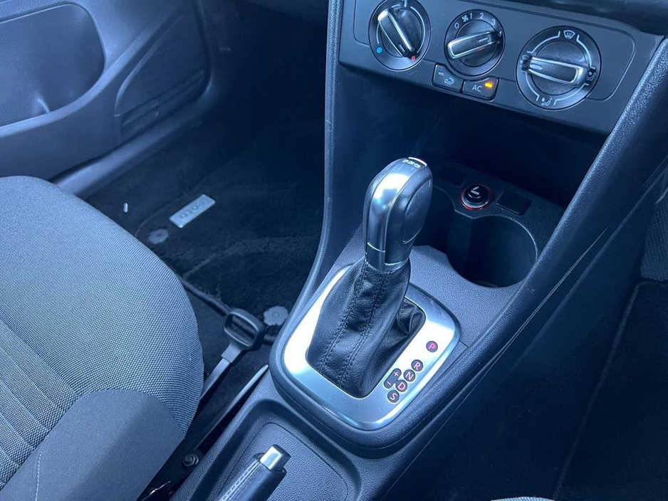 2014 Volkswagen Polo - image 11