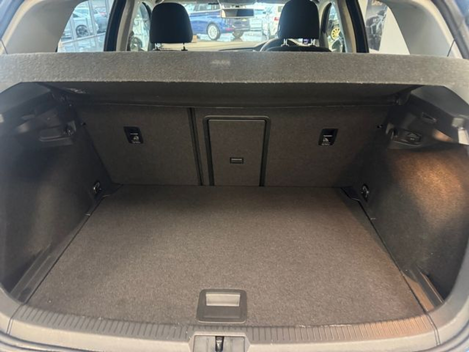 2015 Volkswagen Golf - image 18