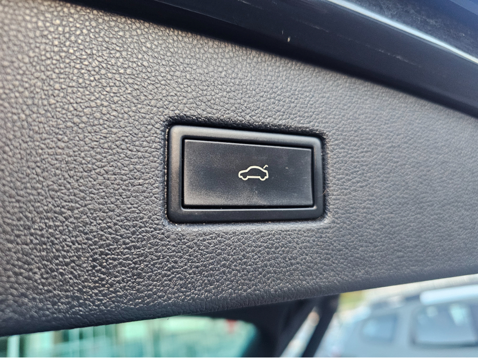 2023 Volkswagen Tiguan - image 23