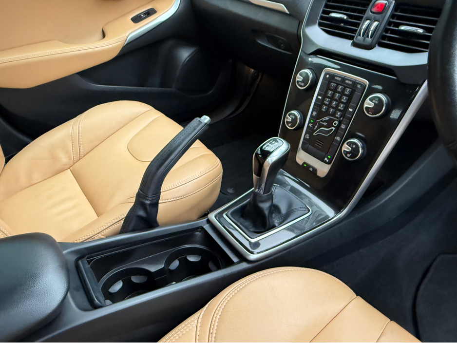 2019 Volvo V40 2.0D D3 MOMENTUM ED 5DR €13,950