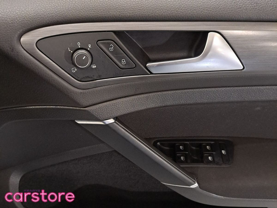 2017 Volkswagen Golf - image 17