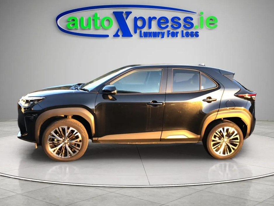 2022 Toyota Yaris Cross 1.5 HYBRID G Only 7000 Miles €26,995