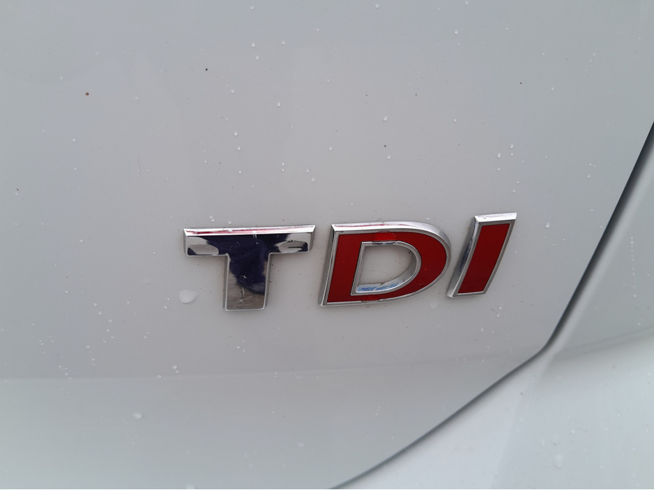 2017 Volkswagen Golf - image 10