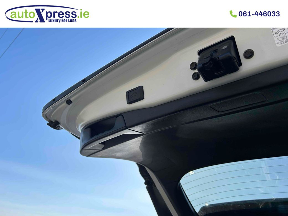 2022 Toyota Rav4 - image 10