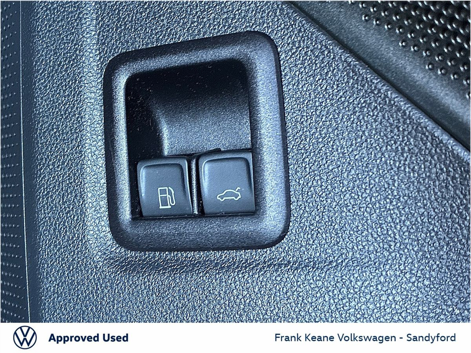 2025 Volkswagen Tiguan - image 31