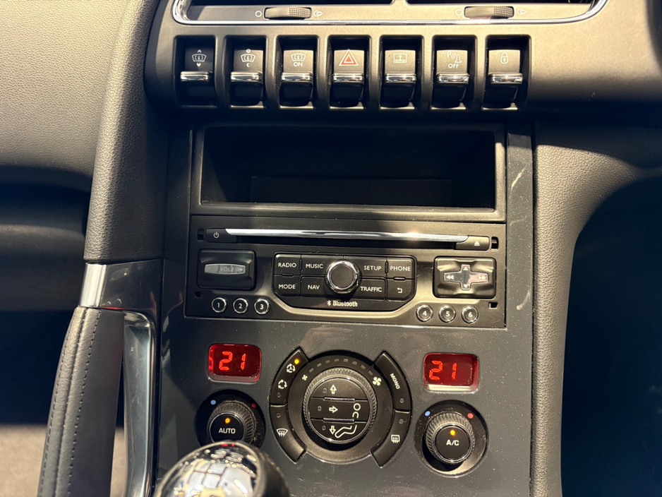 2016 Peugeot 3008 - image 10