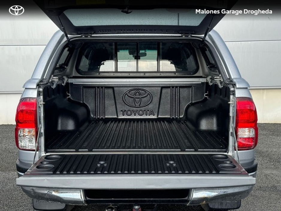 2023 Toyota Hilux - image 8