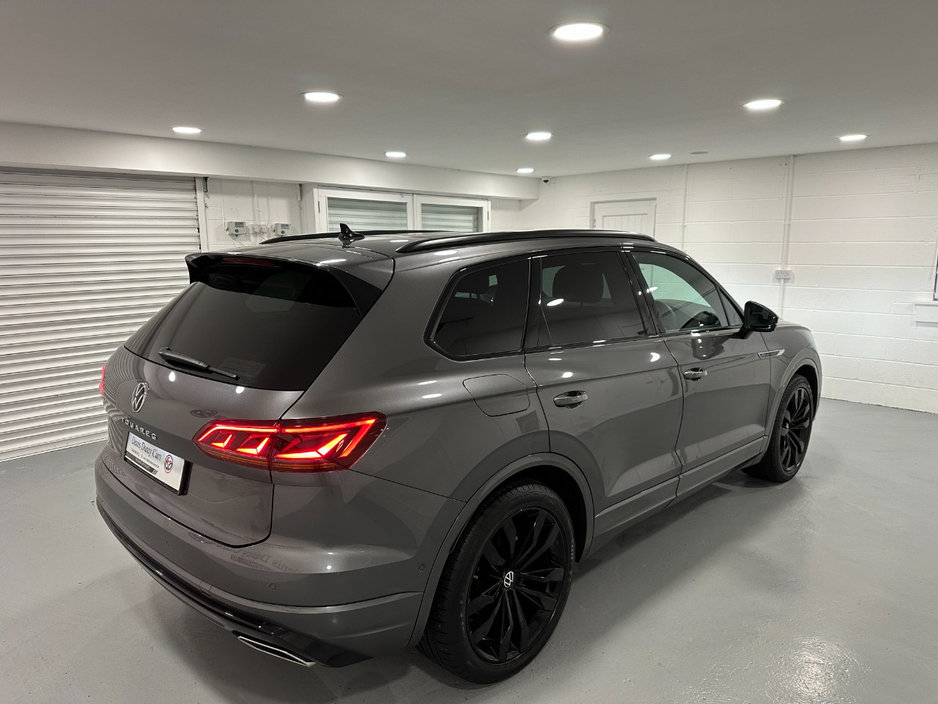 2023 Volkswagen Touareg - image 16