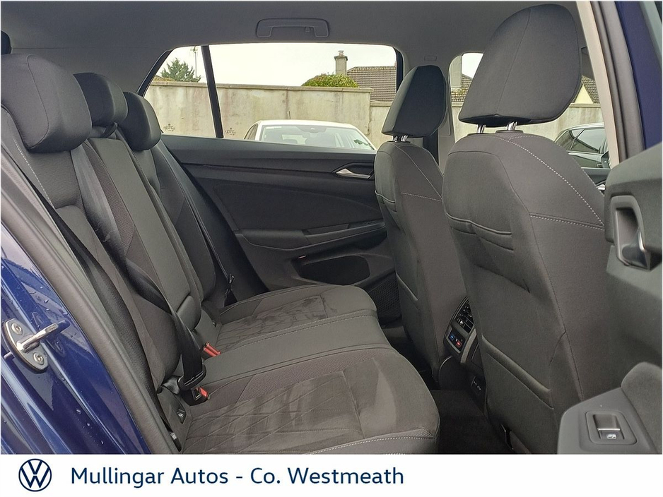 2021 Volkswagen Golf - image 23