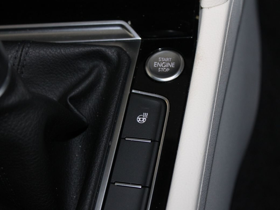 2018 Volkswagen Passat - image 22