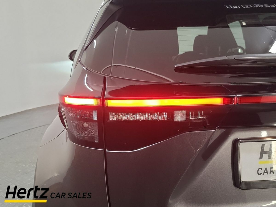 2023 Toyota Yaris Cross - image 8