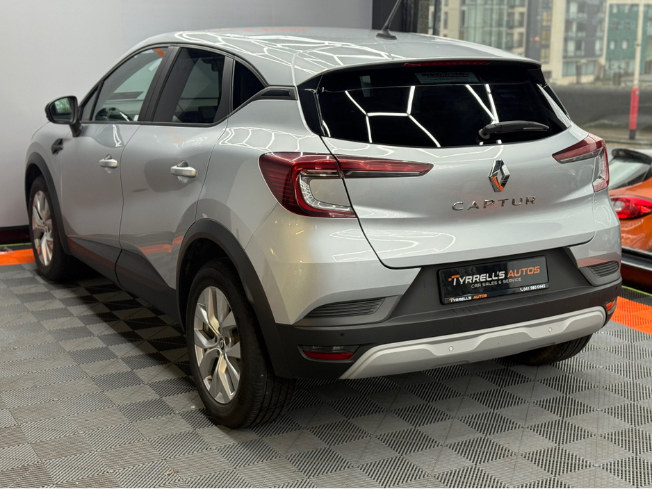 2022 Renault Captur ICONIC EDITION NAEB TCE 90 MAN €16,950