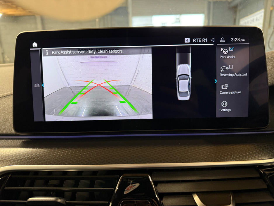 2021 BMW 5 Series - image 13