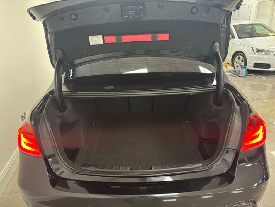 2018 BMW 3 Series - image 13