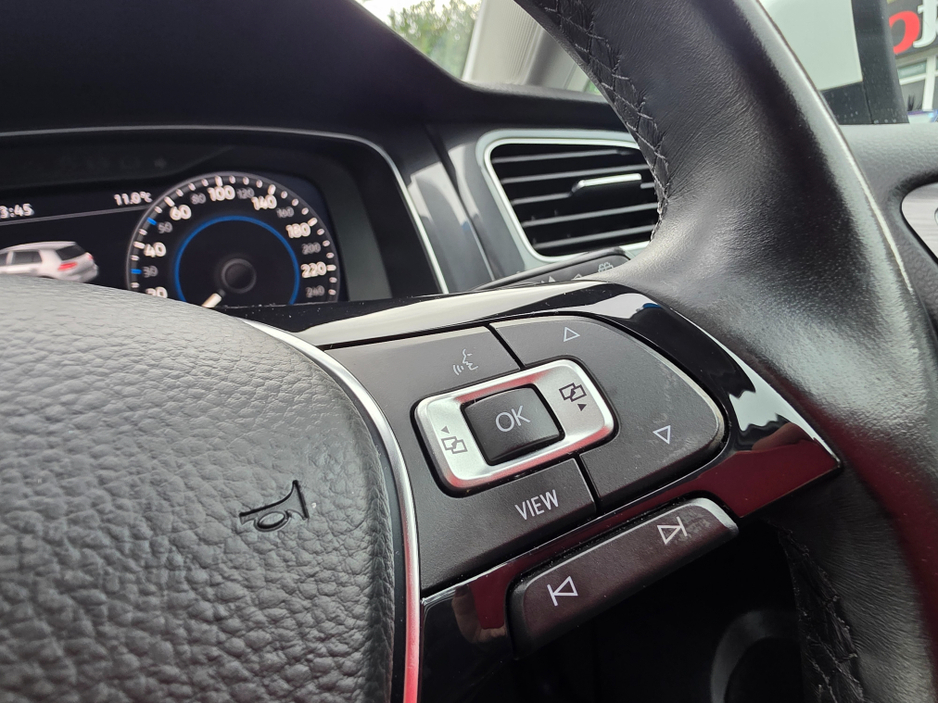 2019 Volkswagen Golf - image 18