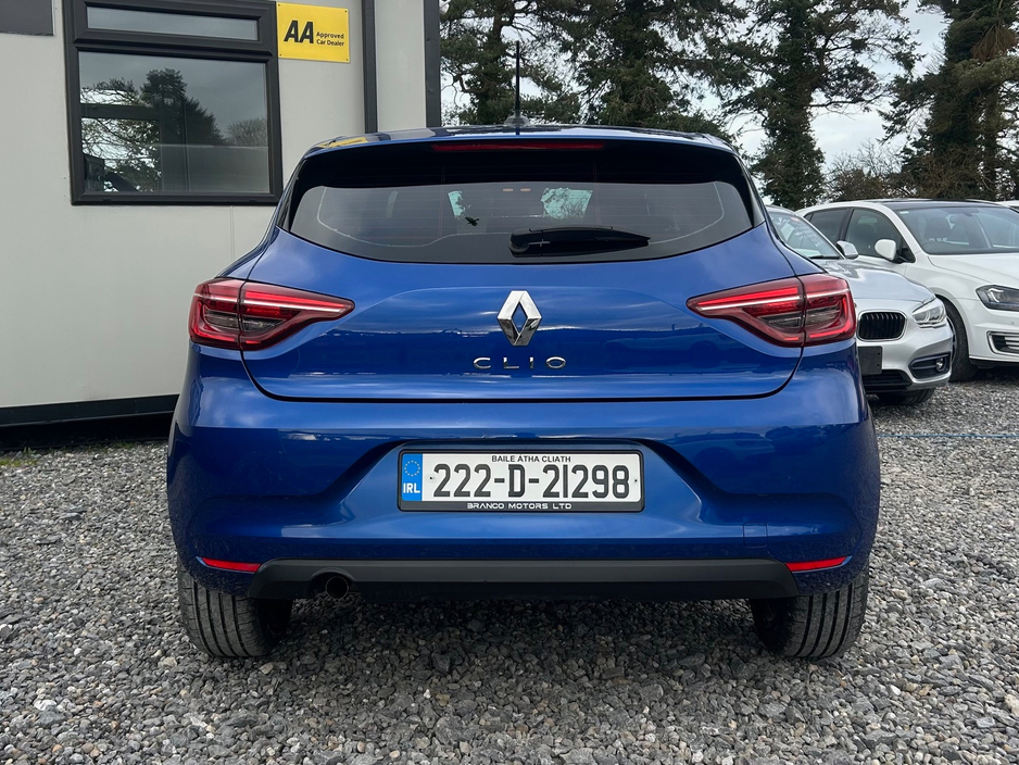 2022 Renault Clio - image 6