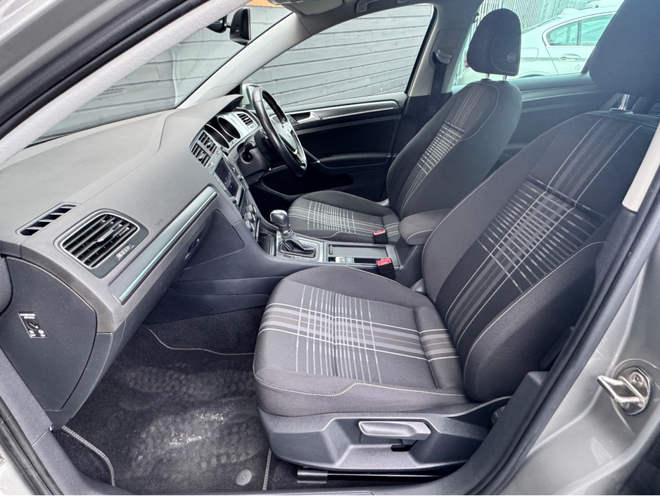 2015 Volkswagen Golf - image 8