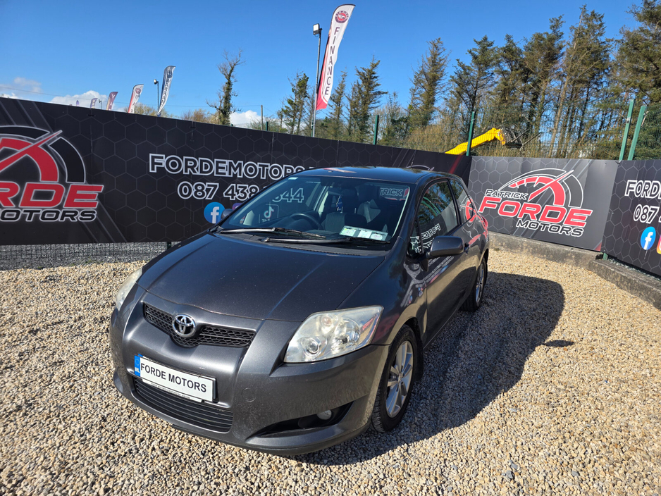 2009 Toyota Auris - image 2