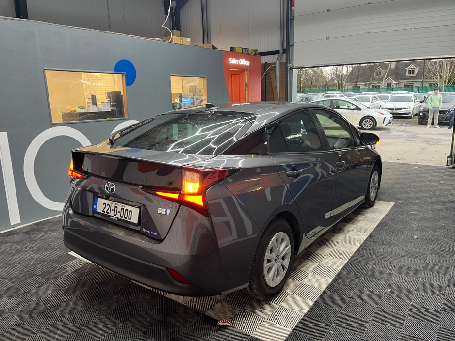 2022 Toyota Prius - image 5