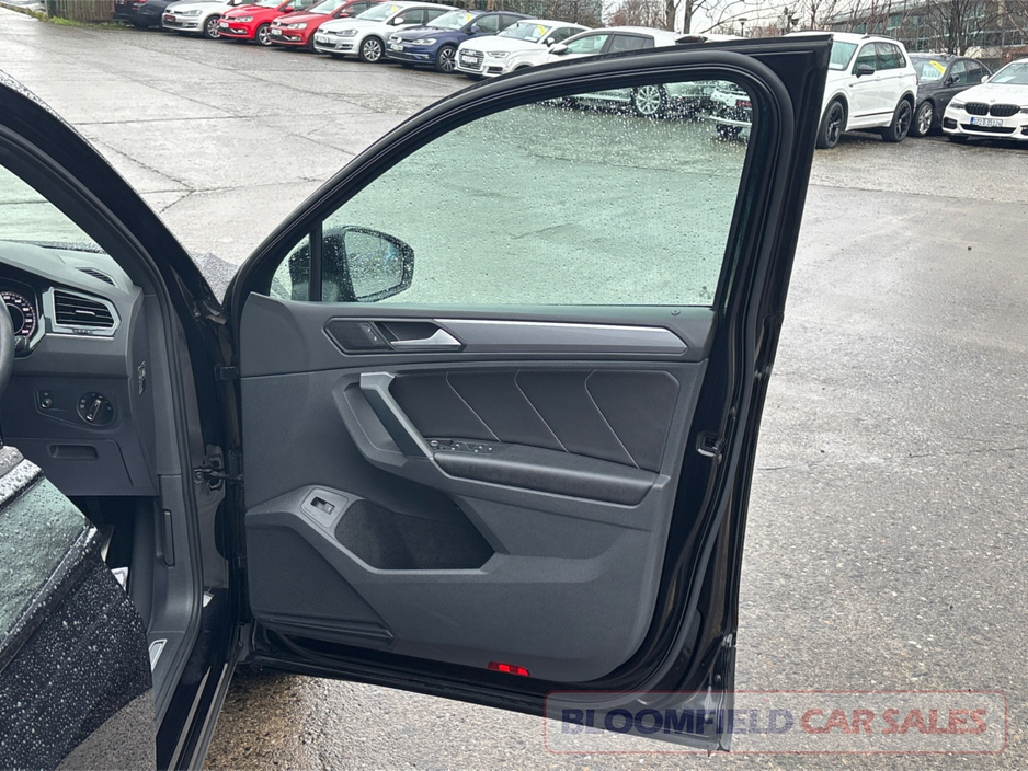 2018 Volkswagen Tiguan 4 MOTION R-LINE , DSG // PRISTINE €29,950