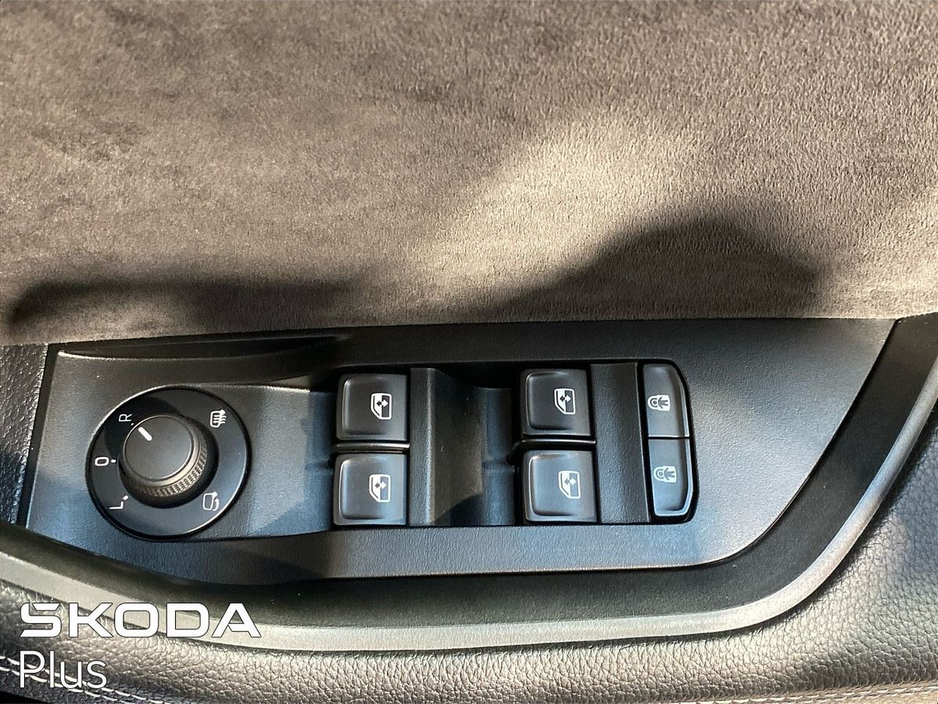 2023 Skoda Superb - image 24