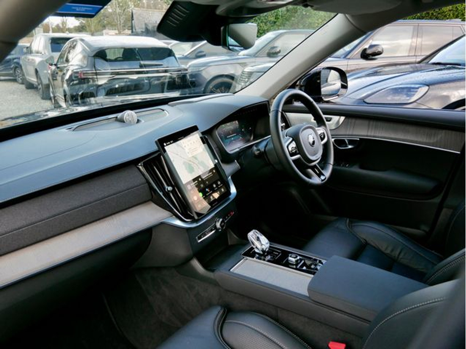 2025 Volvo XC90 - image 31