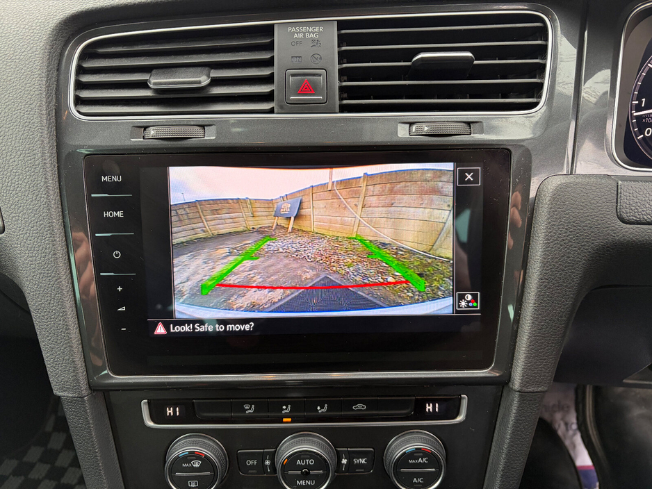 2018 Volkswagen Golf - image 5