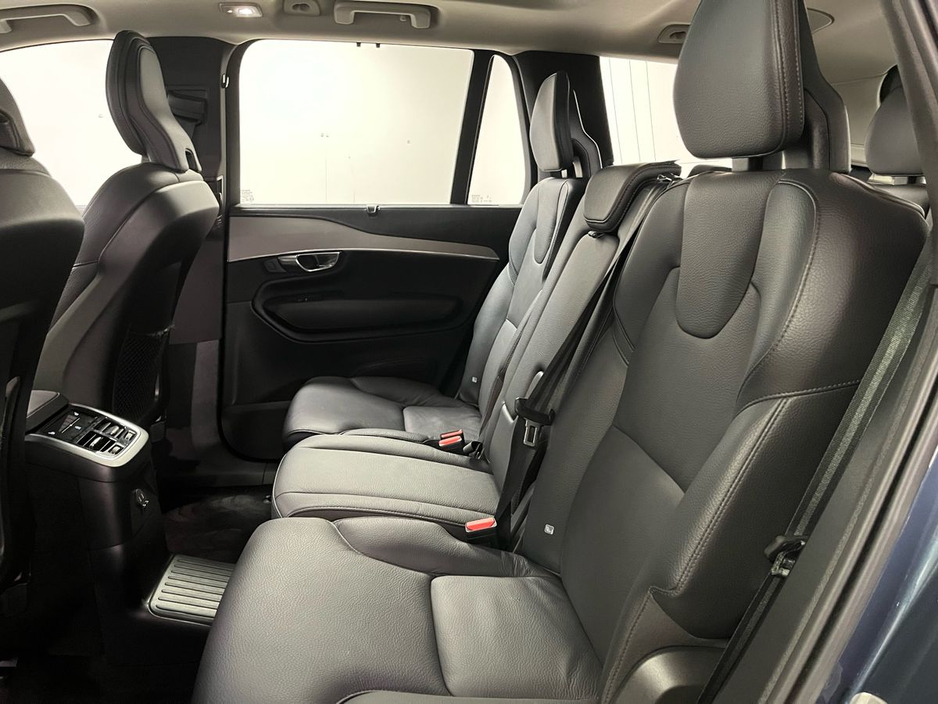 2023 Volvo XC90 - image 8