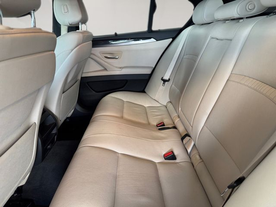 2016 BMW 5 Series - image 16