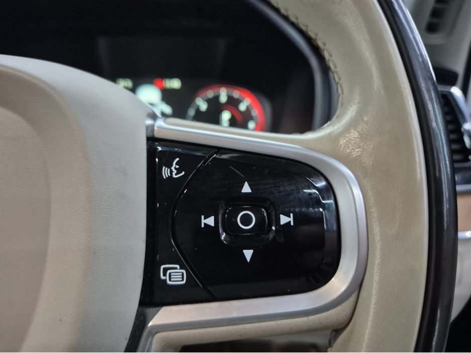 2019 Volvo XC90 - image 10