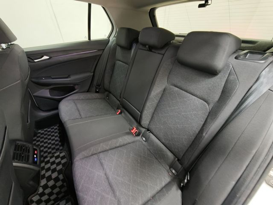 2021 Volkswagen Golf - image 16