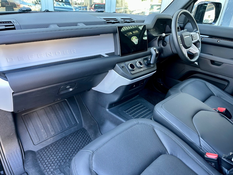2025 Land Rover Defender - image 22