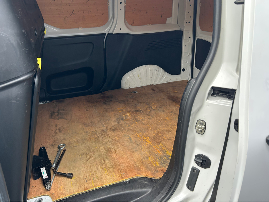 2021 Peugeot Partner PROFESSIONAL L1 5DR €10,900