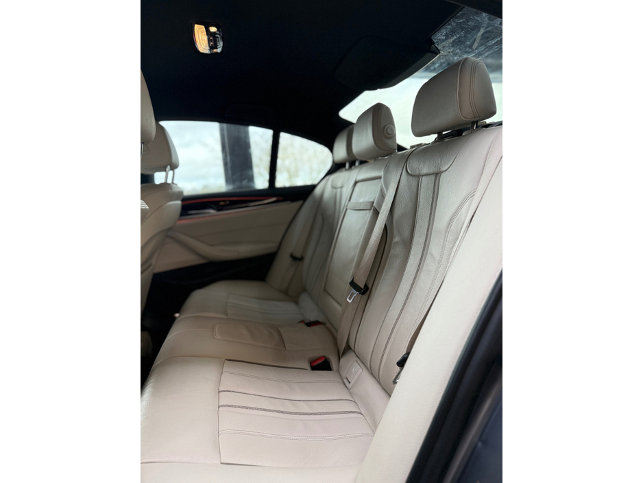 2017 BMW 5 Series - image 18