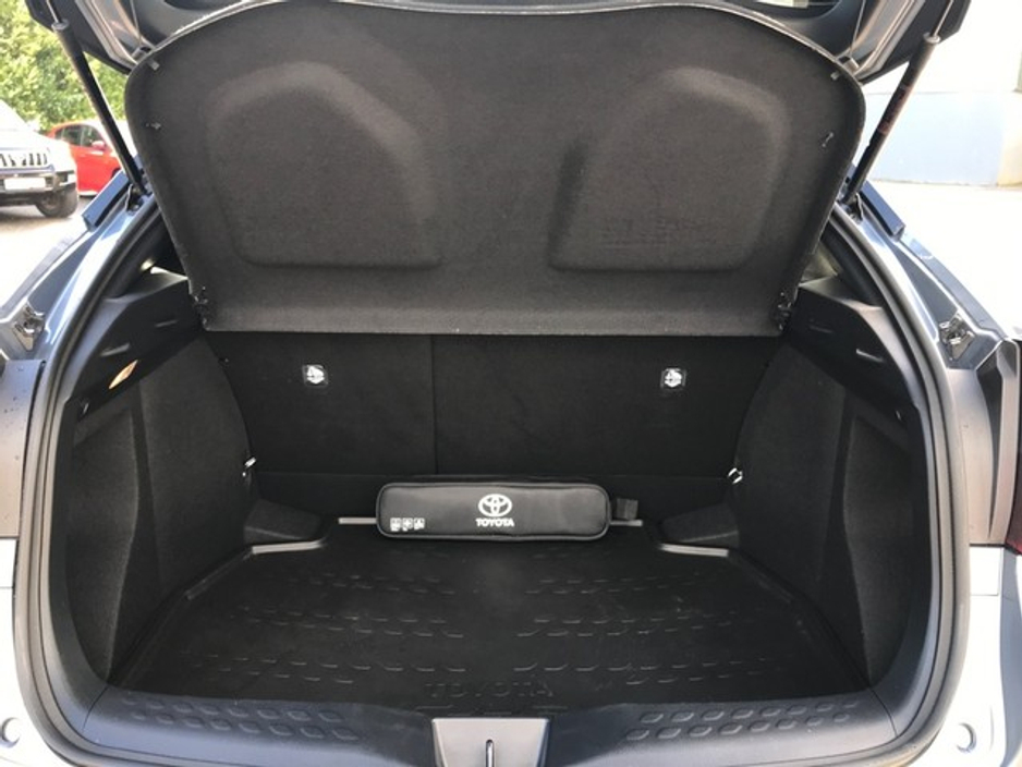 2022 Toyota C-HR - image 10