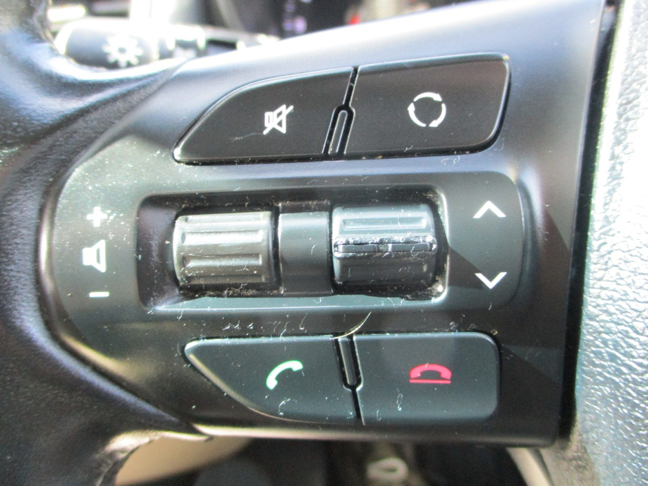 2017 Kia Sorento - image 20