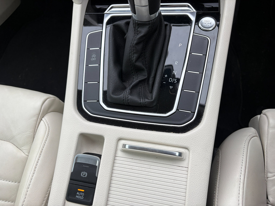 2018 Volkswagen Passat - image 7