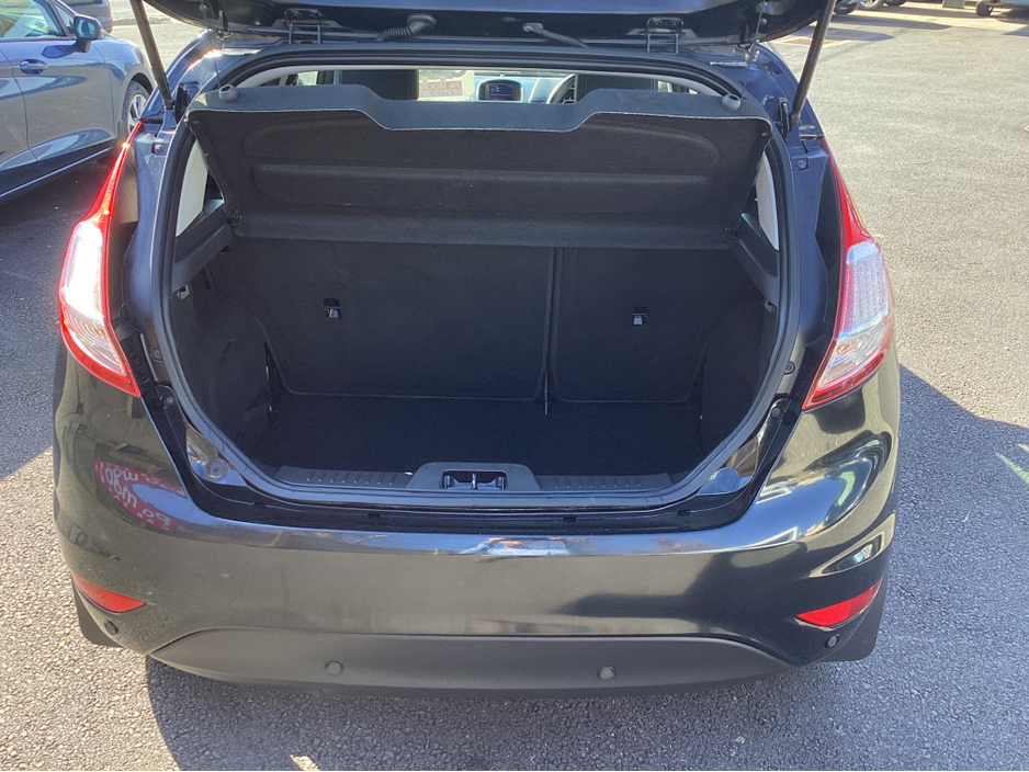 2016 Ford Fiesta - image 16