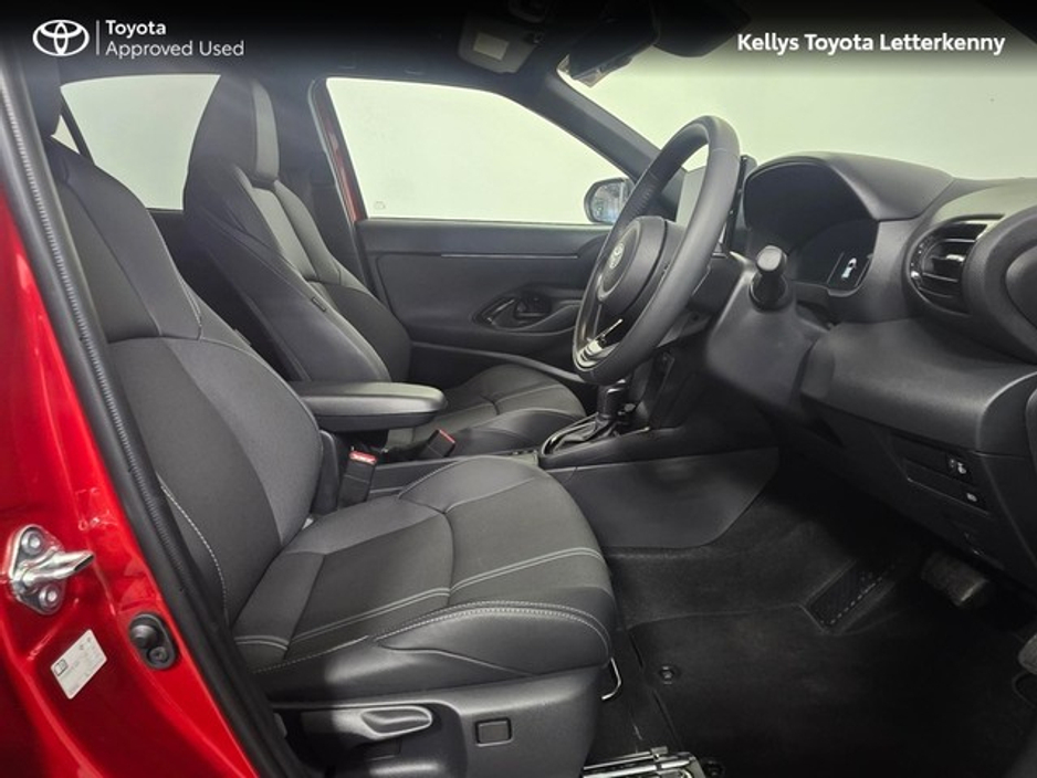 2025 Toyota Yaris Cross - image 12