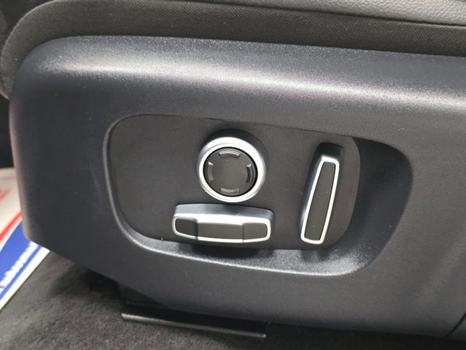 2021 Land Rover Range Rover Evoque - image 29