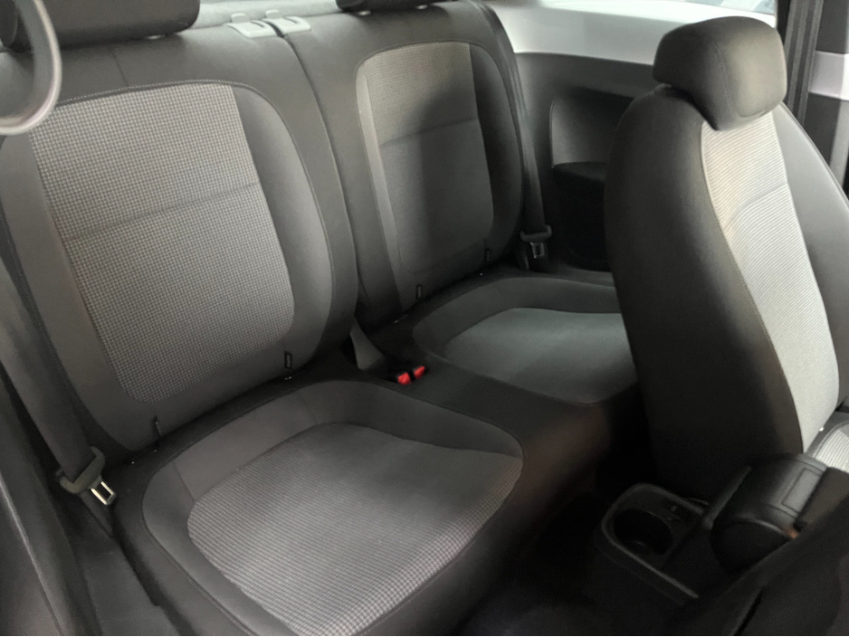2015 Volkswagen Beetle - image 11