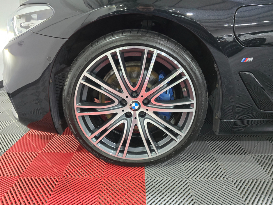 2019 BMW 5 Series - image 34