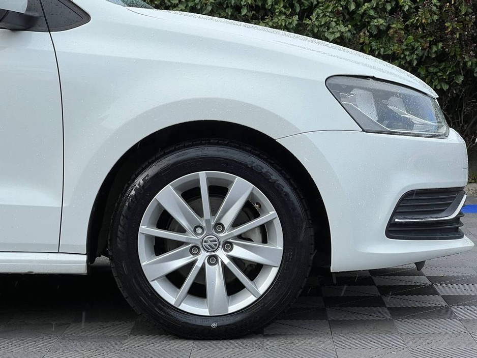 2015 Volkswagen Polo - image 9