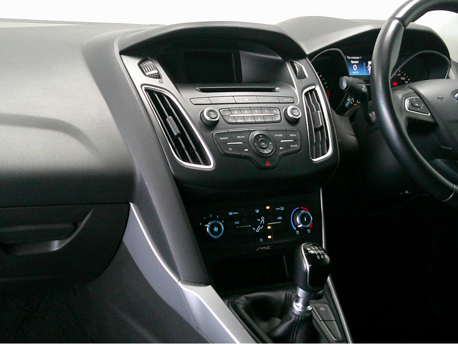 2017 Ford Focus - image 16