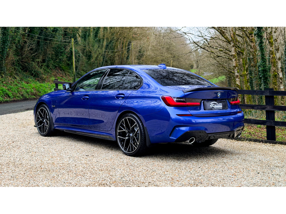 2021 BMW 3 Series - image 8