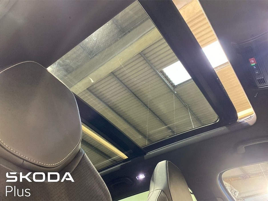 2023 Skoda Superb - image 19