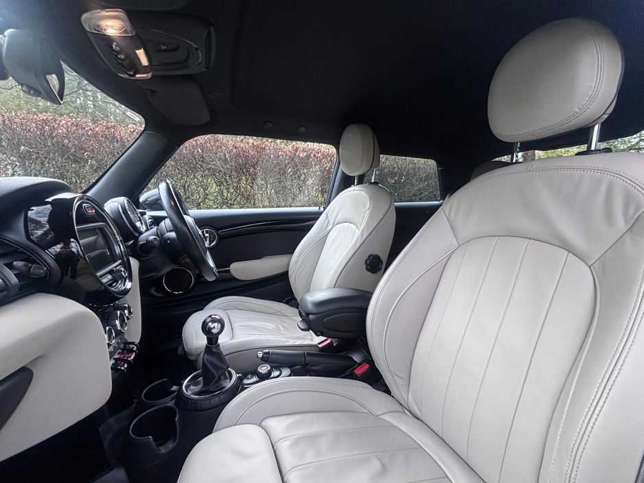 2017 MINI Hatch - image 18