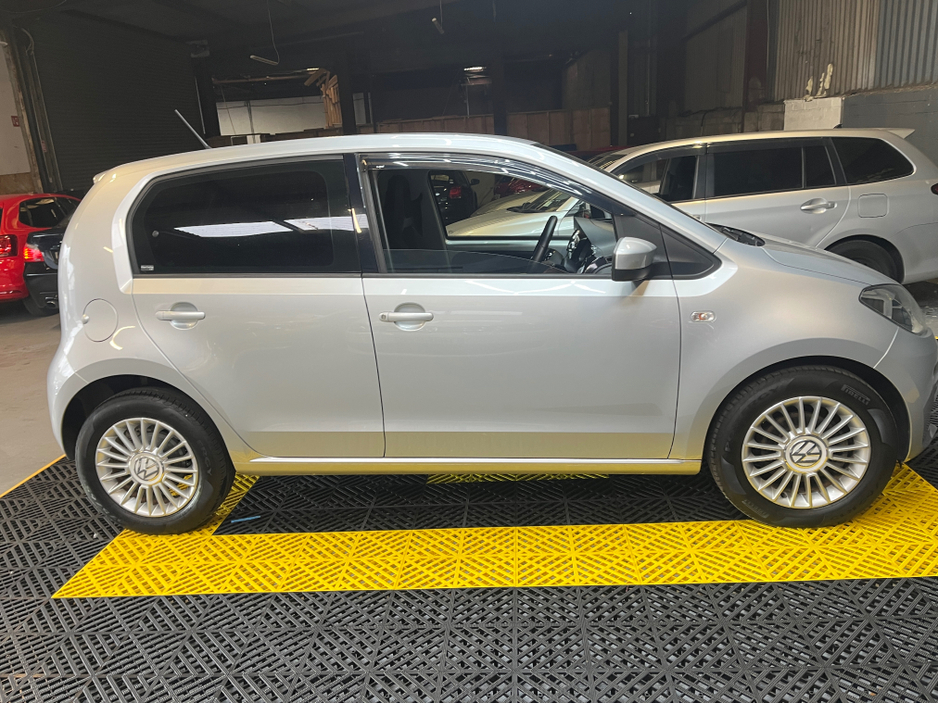 2015 Volkswagen up! - image 5